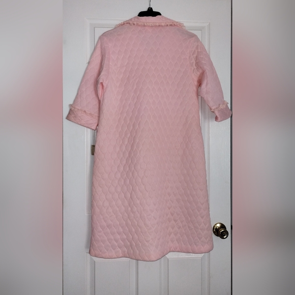 Vintage Leisure Life Pink Quilted Robe with Pockets - Picture 2 of 14
